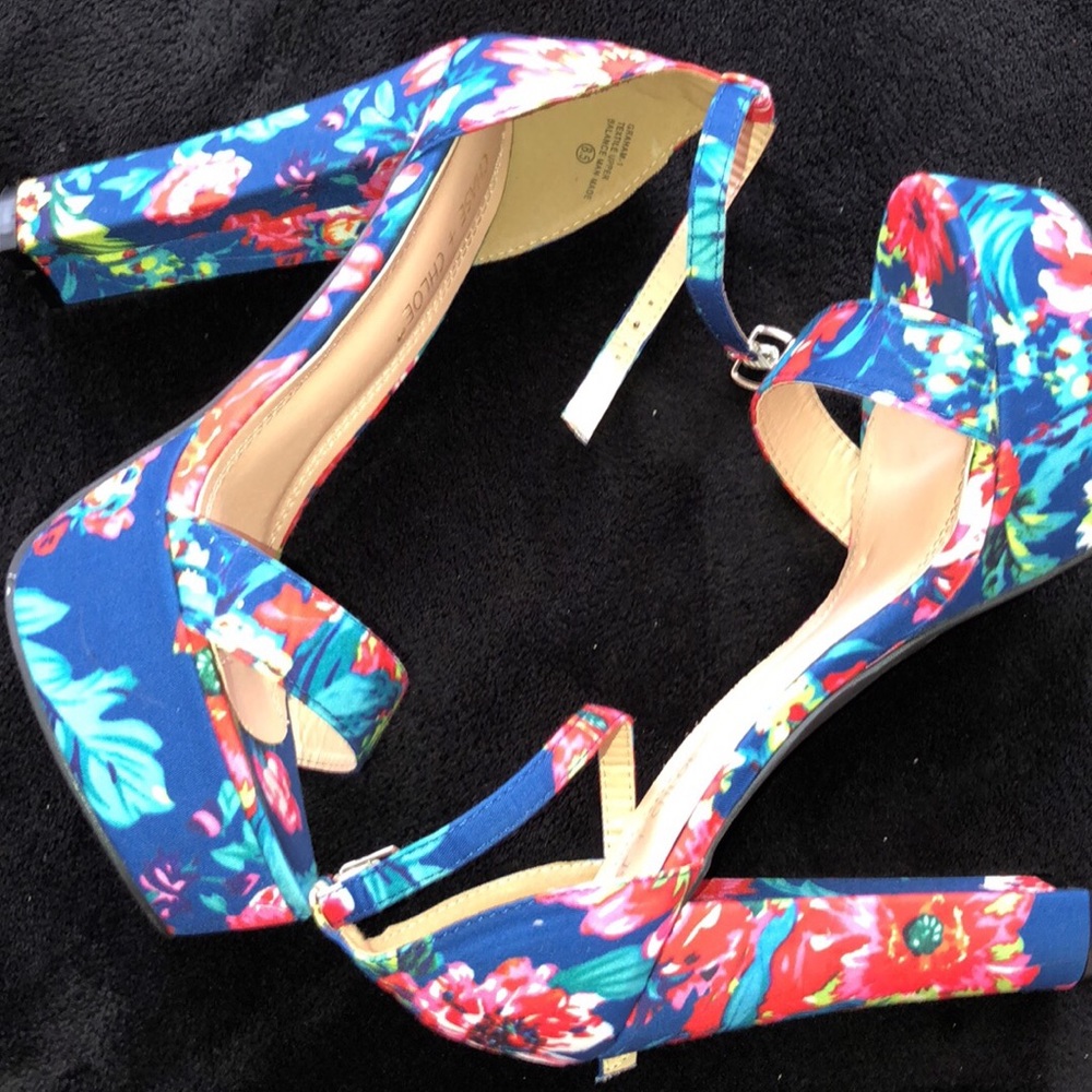 Floral heels size 8.5 never worn